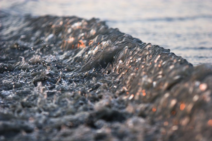 Incoming Wave